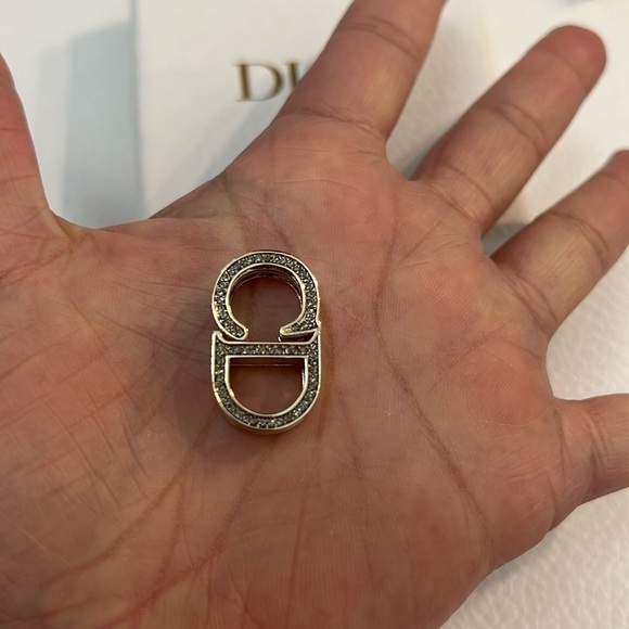 💯 AUTHENTIC DIOR CHARM /badge embellished - Picture 11 of 16